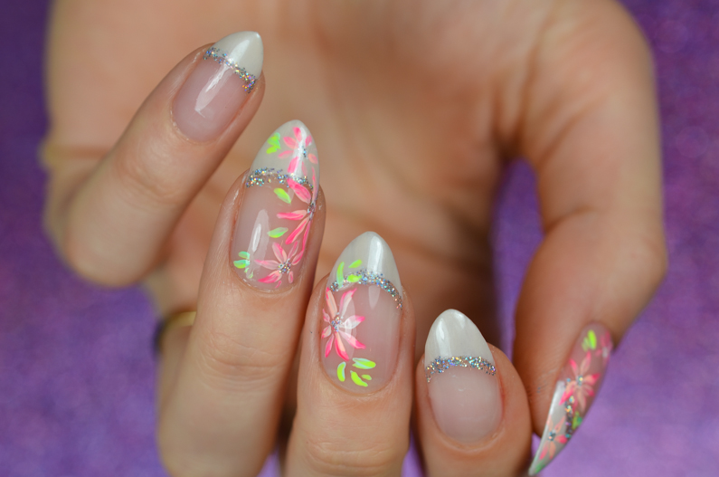 french-manicure-with-flowers (3)