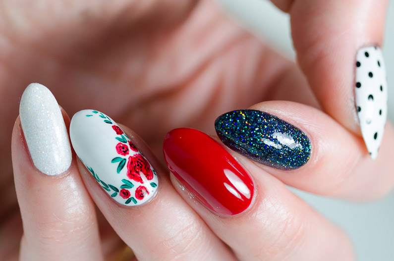 18 Candy Cane Nail Ideas That Are Fresher Than a Peppermint