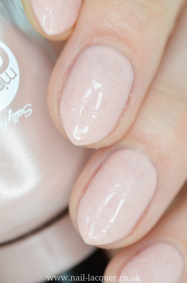 Sally Hansen Miracle Gel Matte top coat review and swatches by Nail